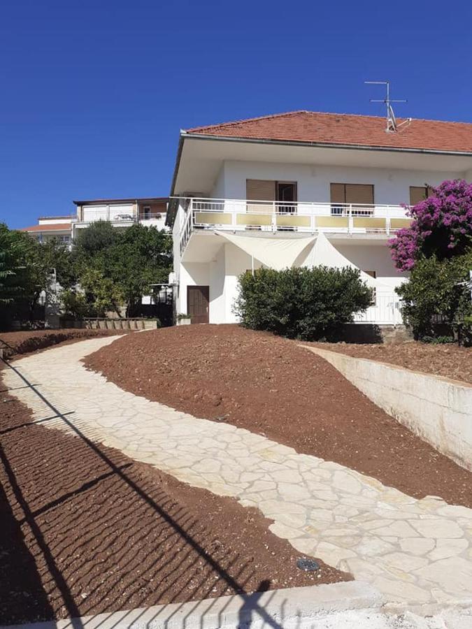 Apartman Simac Okrug Gornji Trogir Exteriör bild