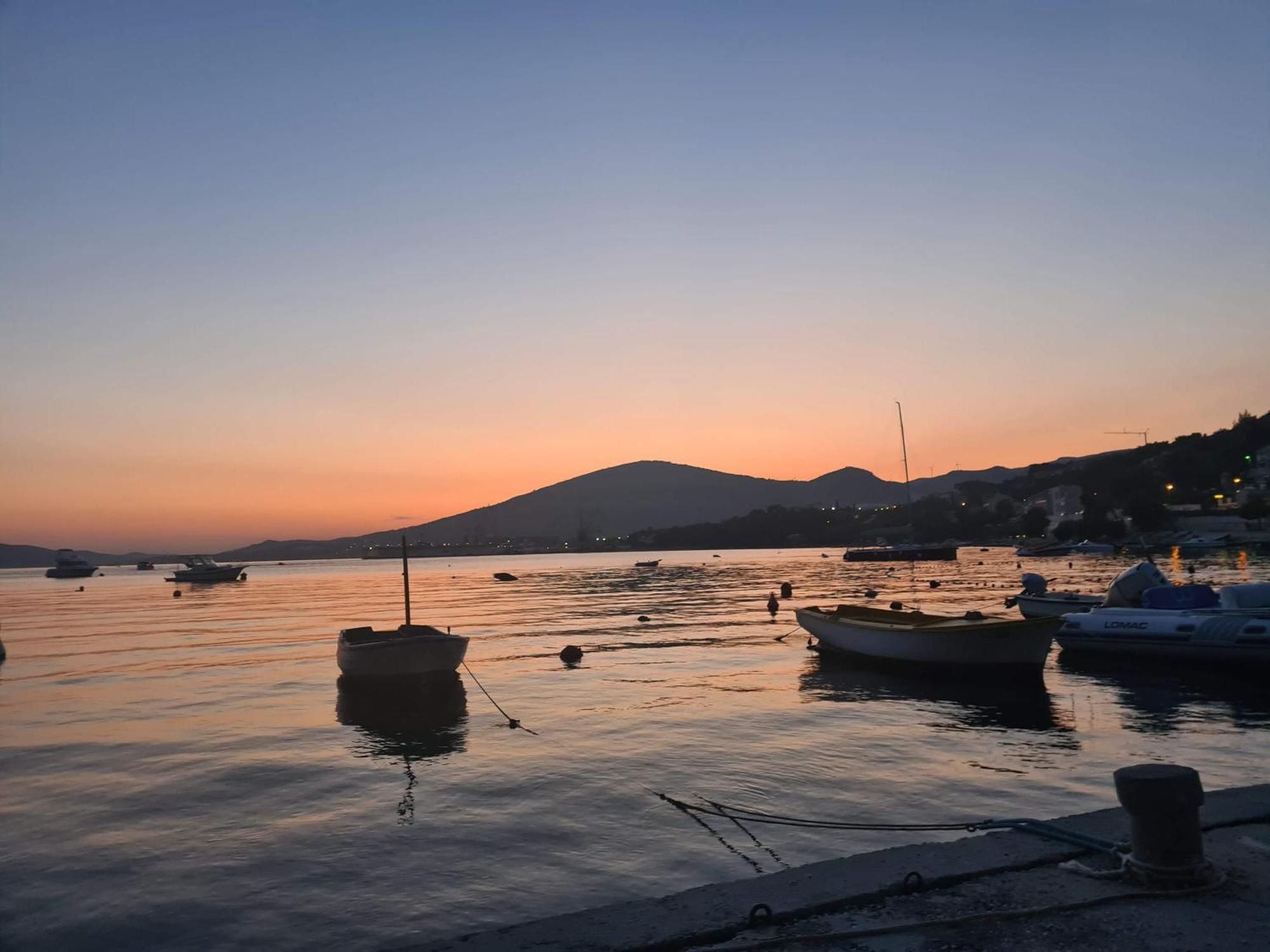 Apartman Simac Okrug Gornji Trogir Exteriör bild